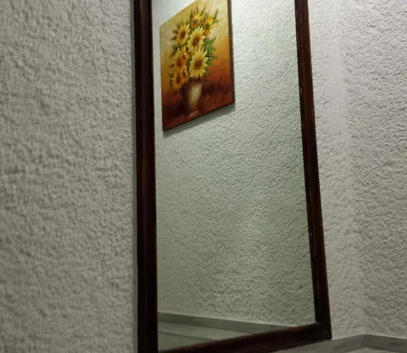 酒店 Halaris 埃尔莫波利斯