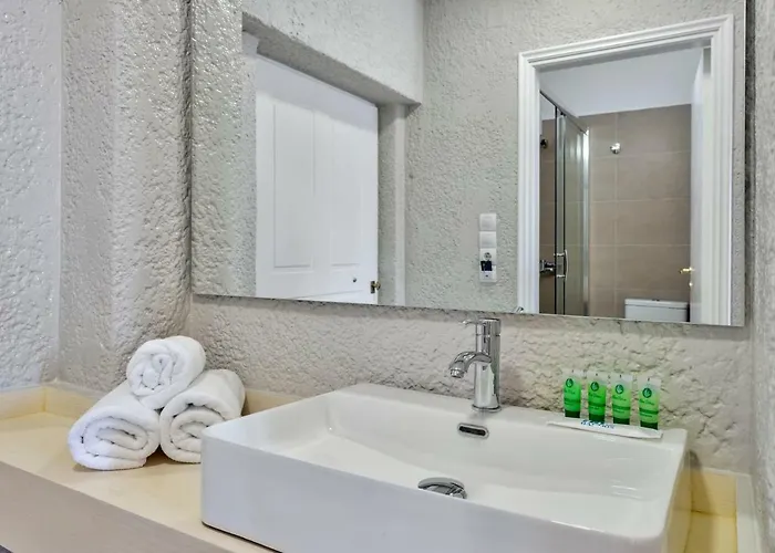 Halaris 酒店 埃尔莫波利斯