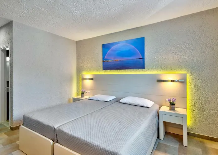 Halaris 酒店 埃尔莫波利斯