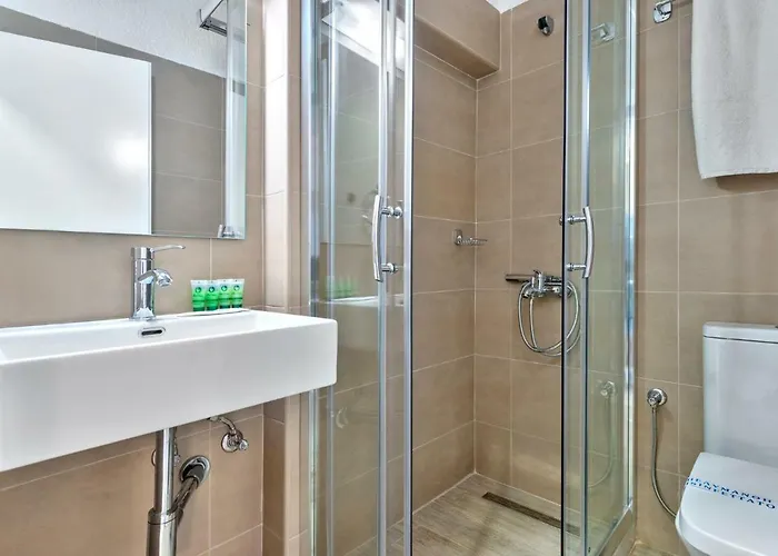 酒店 Halaris 埃尔莫波利斯