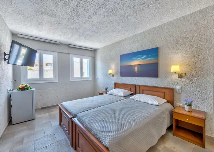 酒店 Halaris 埃尔莫波利斯